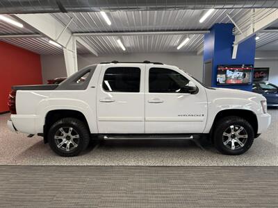 2009 Chevrolet Avalanche LT - Photo 10 - Grand Rapids, MI 49504