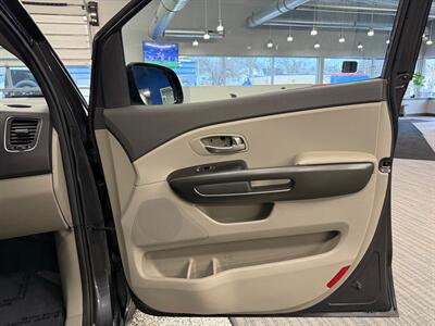 2016 Kia Sedona LX   - Photo 12 - Grand Rapids, MI 49504