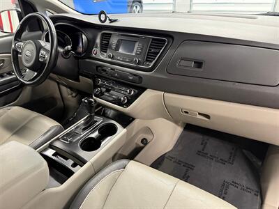 2016 Kia Sedona LX   - Photo 11 - Grand Rapids, MI 49504