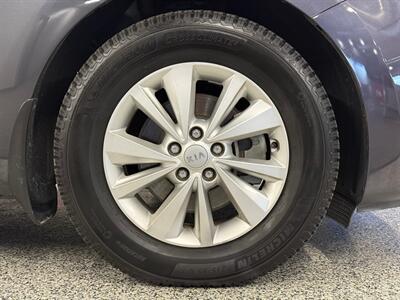2016 Kia Sedona LX   - Photo 9 - Grand Rapids, MI 49504