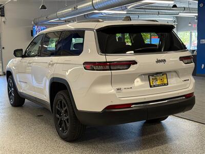 2023 Jeep Grand Cherokee L Limited   - Photo 7 - Grand Rapids, MI 49504