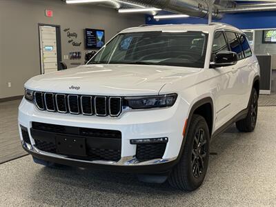 2023 Jeep Grand Cherokee L Limited   - Photo 4 - Grand Rapids, MI 49504