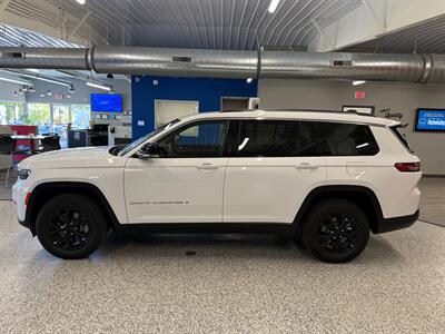 2023 Jeep Grand Cherokee L Limited   - Photo 6 - Grand Rapids, MI 49504