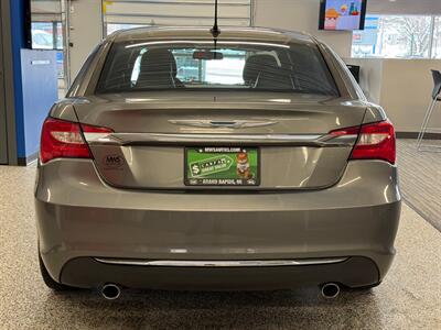 2012 Chrysler 200 Limited - Photo 6 - Grand Rapids, MI 49504