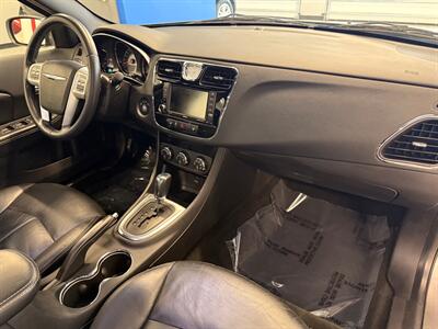 2012 Chrysler 200 Limited - Photo 30 - Grand Rapids, MI 49504