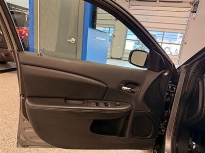 2012 Chrysler 200 Limited - Photo 23 - Grand Rapids, MI 49504