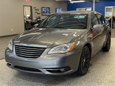2012 Chrysler 200 Limited - Photo 3 - Grand Rapids, MI 49504