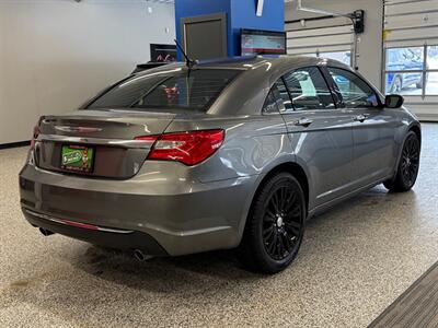 2012 Chrysler 200 Limited - Photo 7 - Grand Rapids, MI 49504