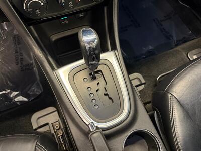 2012 Chrysler 200 Limited - Photo 13 - Grand Rapids, MI 49504