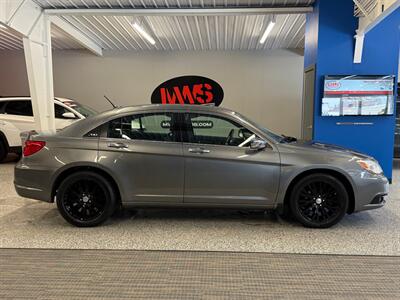 2012 Chrysler 200 Limited - Photo 8 - Grand Rapids, MI 49504
