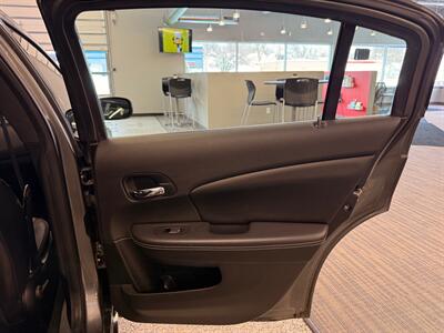 2012 Chrysler 200 Limited - Photo 28 - Grand Rapids, MI 49504