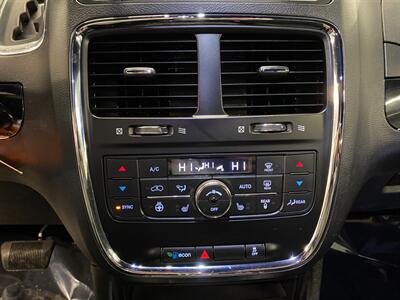 2014 Dodge Grand Caravan SXT   - Photo 19 - Grand Rapids, MI 49504