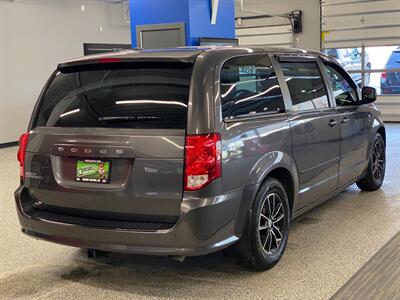 2014 Dodge Grand Caravan SXT   - Photo 7 - Grand Rapids, MI 49504