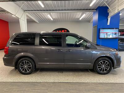 2014 Dodge Grand Caravan SXT   - Photo 8 - Grand Rapids, MI 49504