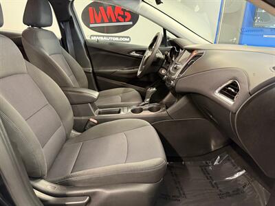 2017 Chevrolet Cruze LT Auto   - Photo 13 - Grand Rapids, MI 49504