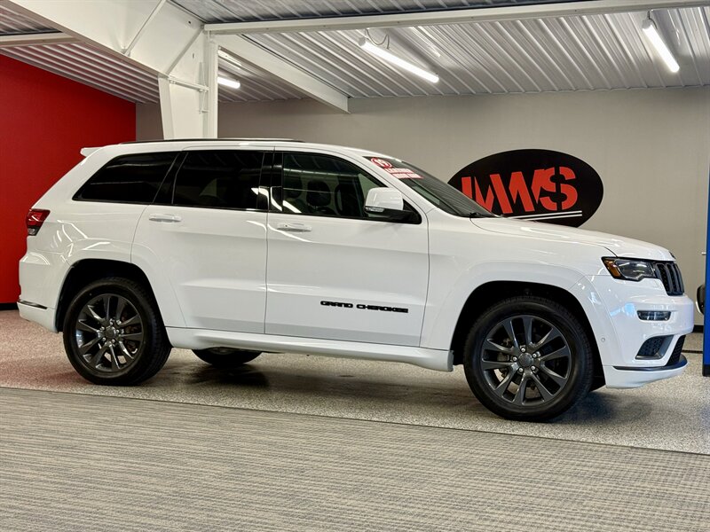 2019 Jeep Grand Cherokee Overland   - Photo 1 - Grand Rapids, MI 49504