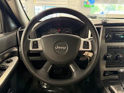 2010 Jeep Grand Cherokee Laredo - Photo 33 - Grand Rapids, MI 49504