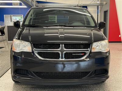 2014 Dodge Grand Caravan SXT   - Photo 2 - Grand Rapids, MI 49504