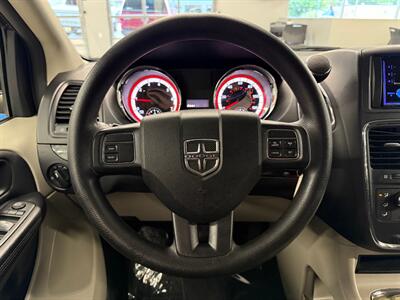 2014 Dodge Grand Caravan SXT   - Photo 14 - Grand Rapids, MI 49504