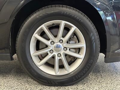 2014 Dodge Grand Caravan SXT   - Photo 10 - Grand Rapids, MI 49504