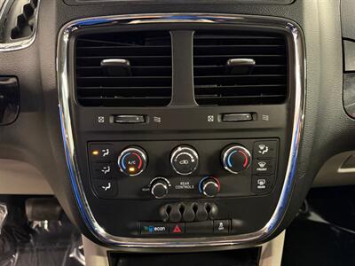 2014 Dodge Grand Caravan SXT   - Photo 17 - Grand Rapids, MI 49504