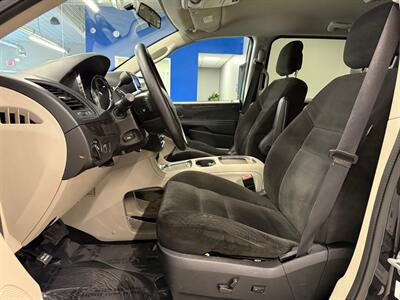 2014 Dodge Grand Caravan SXT   - Photo 13 - Grand Rapids, MI 49504