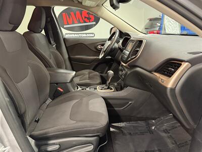 2015 Jeep Cherokee Latitude   - Photo 13 - Grand Rapids, MI 49504