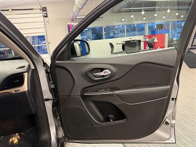 2015 Jeep Cherokee Latitude   - Photo 12 - Grand Rapids, MI 49504