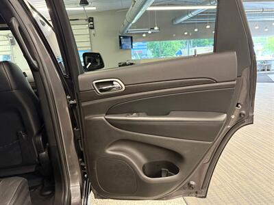 2017 Jeep Grand Cherokee Laredo   - Photo 14 - Grand Rapids, MI 49504