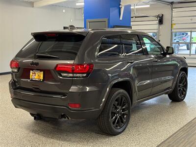 2017 Jeep Grand Cherokee Laredo   - Photo 7 - Grand Rapids, MI 49504