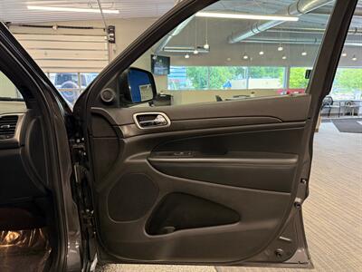 2017 Jeep Grand Cherokee Laredo   - Photo 11 - Grand Rapids, MI 49504