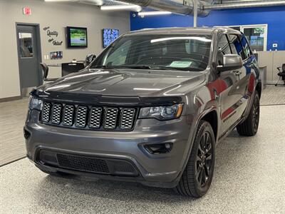 2017 Jeep Grand Cherokee Laredo   - Photo 3 - Grand Rapids, MI 49504