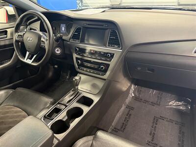 2017 Hyundai SONATA Sport 2.0T   - Photo 9 - Grand Rapids, MI 49504