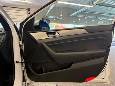 2017 Hyundai SONATA Sport 2.0T   - Photo 10 - Grand Rapids, MI 49504