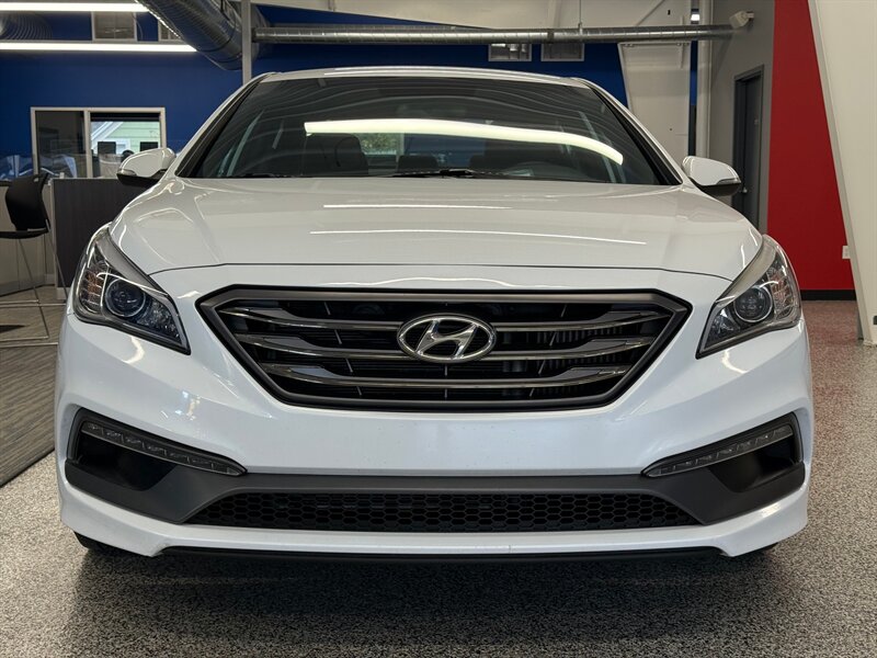 2017 Hyundai Sonata Sport Limited 2.0T photo 2