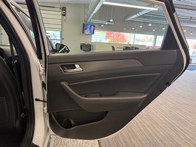 2017 Hyundai SONATA Sport 2.0T   - Photo 13 - Grand Rapids, MI 49504