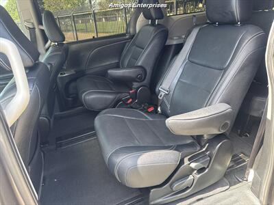 2017 Toyota Sienna SE Premium 8-Passenger   - Photo 9 - Fresno, CA 93702