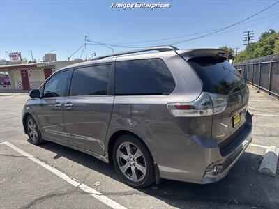 2017 Toyota Sienna SE Premium 8-Passenger   - Photo 6 - Fresno, CA 93702