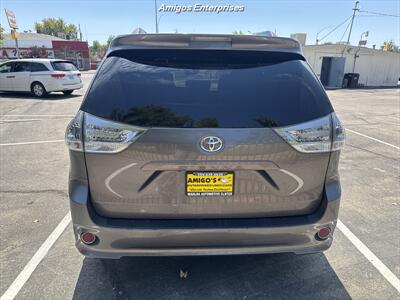 2017 Toyota Sienna SE Premium 8-Passenger   - Photo 5 - Fresno, CA 93702