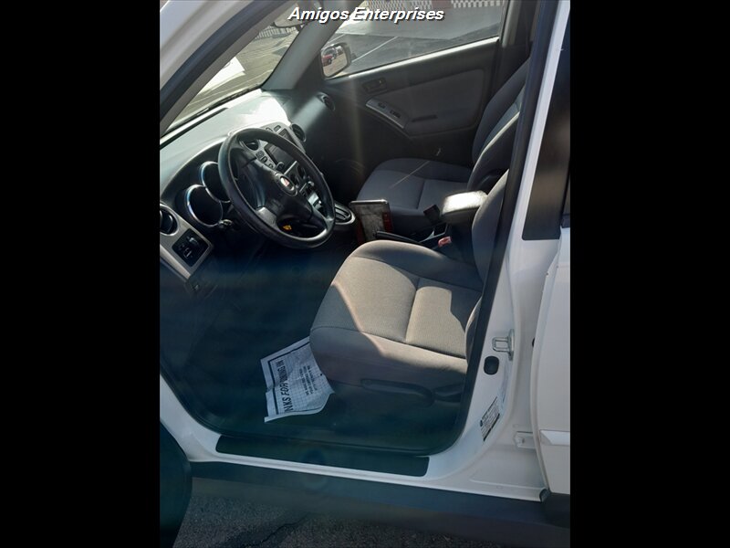 2006 Pontiac Vibe Base photo 4