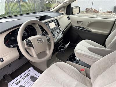 2012 Toyota Sienna LE 7-Passenger Auto Access Seat   - Photo 7 - Fresno, CA 93702