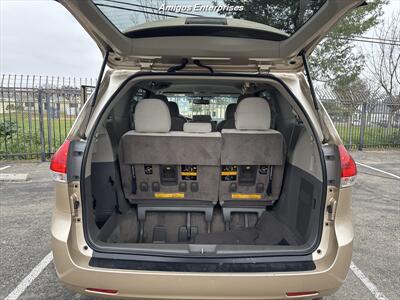 2012 Toyota Sienna LE 7-Passenger Auto Access Seat   - Photo 9 - Fresno, CA 93702