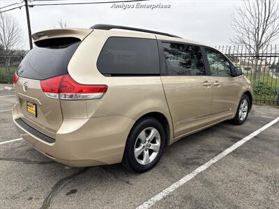 2012 Toyota Sienna LE 7-Passenger Auto Access Seat   - Photo 3 - Fresno, CA 93702