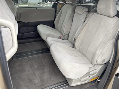 2012 Toyota Sienna LE 7-Passenger Auto Access Seat   - Photo 8 - Fresno, CA 93702
