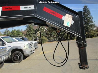 2023 Lonestar Trailer 40 Ft Gooseneck Flatbed   - Photo 5 - Fresno, CA 93702