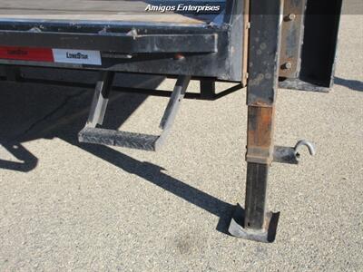 2023 Lonestar Trailer 40 Ft Gooseneck Flatbed   - Photo 4 - Fresno, CA 93702