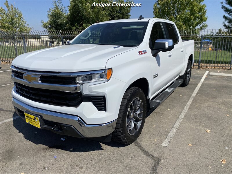 2022 Chevrolet Silverado 1500 LT - Photo 1 - Fresno, CA 93702