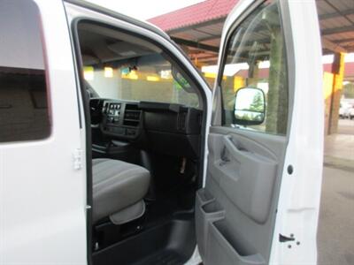 2016 Chevrolet Express 2500   - Photo 18 - Madera, CA 93636