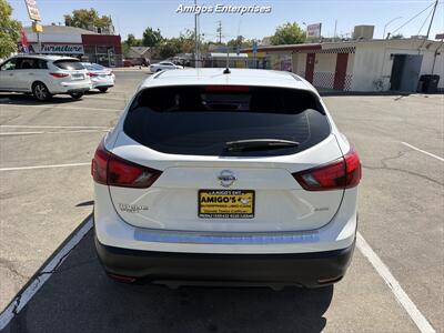2017 Nissan Rogue Sport S - Photo 5 - Fresno, CA 93702