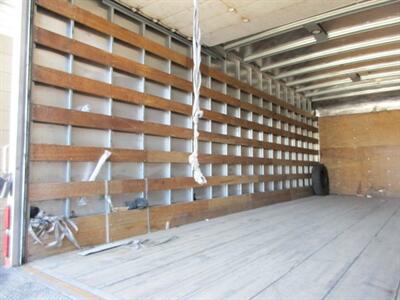 2020 Isuzu NNR   - Photo 17 - Madera, CA 93636